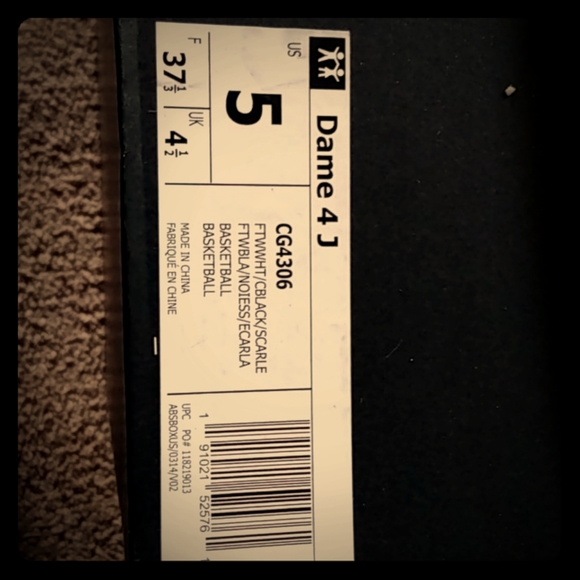 Adidas Dame 4 youth size 5 - Picture 1 of 4